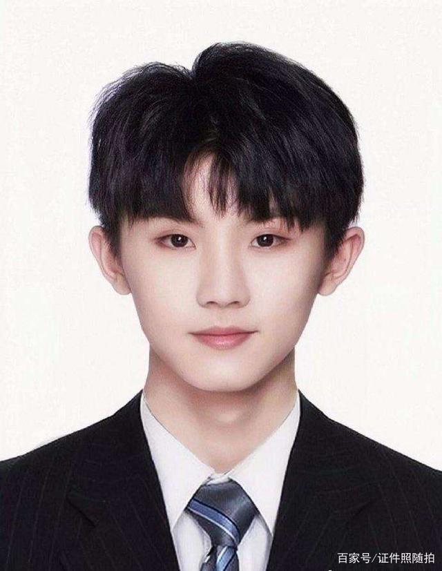 姚景元和时代少年团队长马嘉祺分别获得中央戏剧学院表演专业全国第