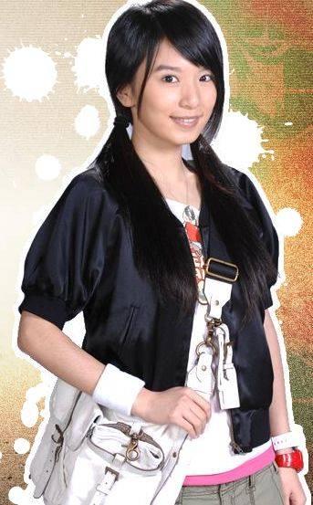 ­  在《斗牛要不要》,hebe饰演的伊胜雪在刚开始的时候也很平凡