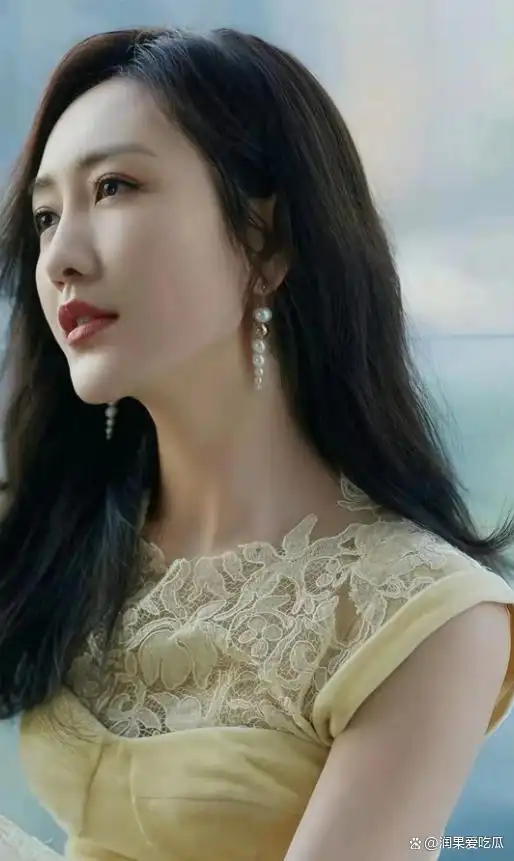 王鸥产后现身身材发福晒戒指宣誓主权婚姻状态引热议