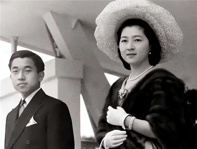 明仁天皇:拒绝参拜靖国神社,成为200年来首位生前退位的天皇_日本