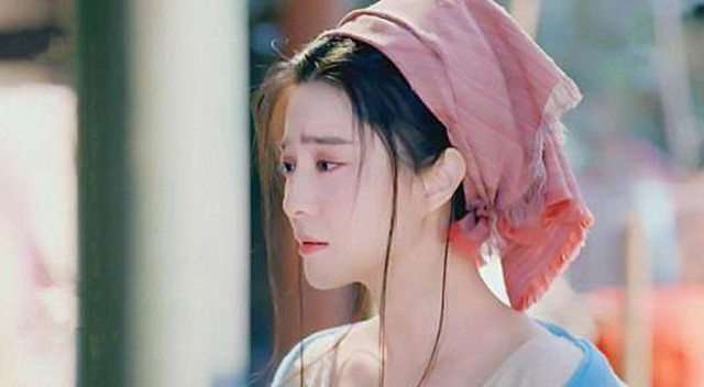 古装剧中女星戴头巾:林心如满满的胶原蛋白,而她却美如画中人