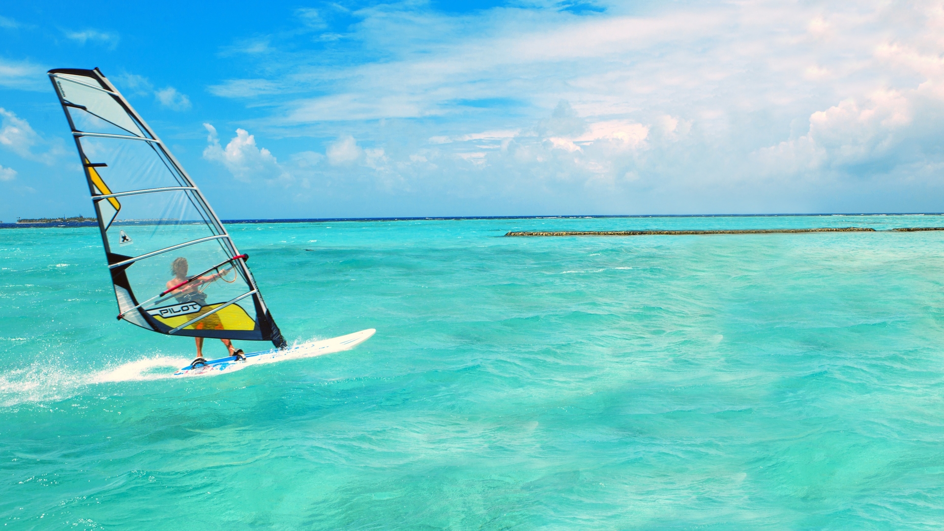 湛蓝的大海图片高清桌面壁纸