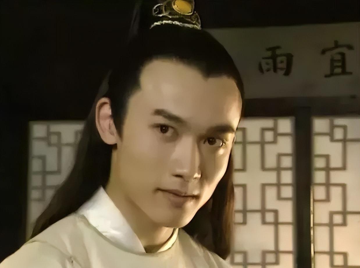 李玉湖是个四肢发达,头脑简单的小姐,坦率天真,做事果断,她的纯真感动