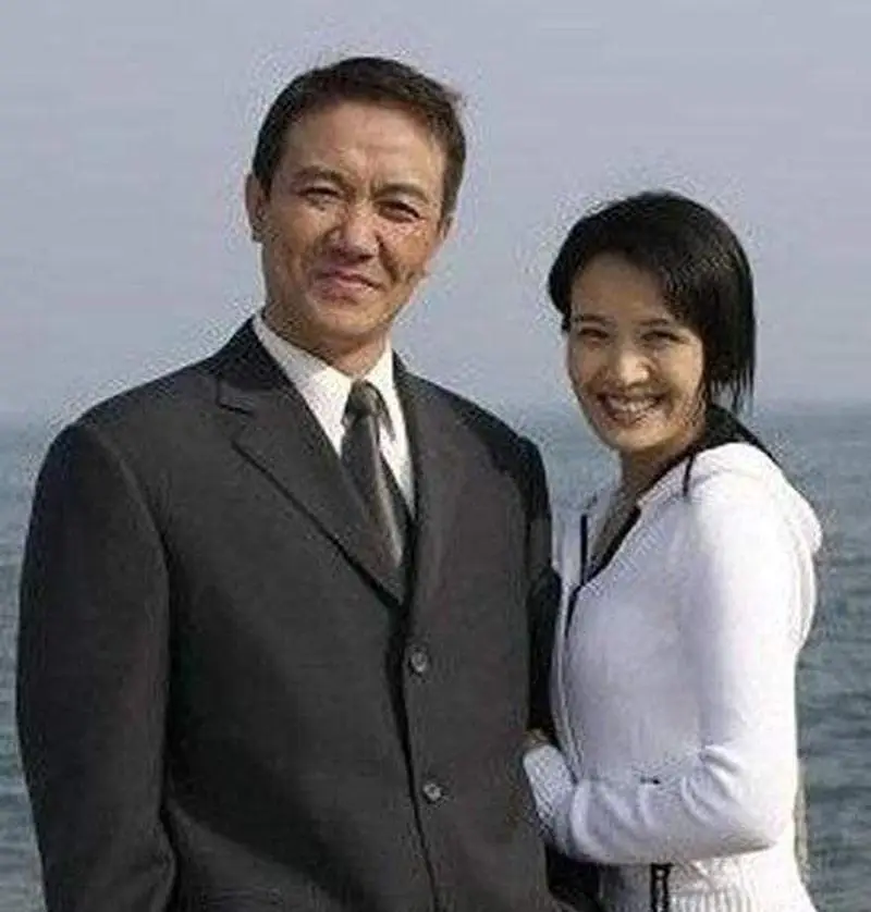 《亮剑》中的李幼斌,传言为了史兰芽,"分手"携手24年的原配?