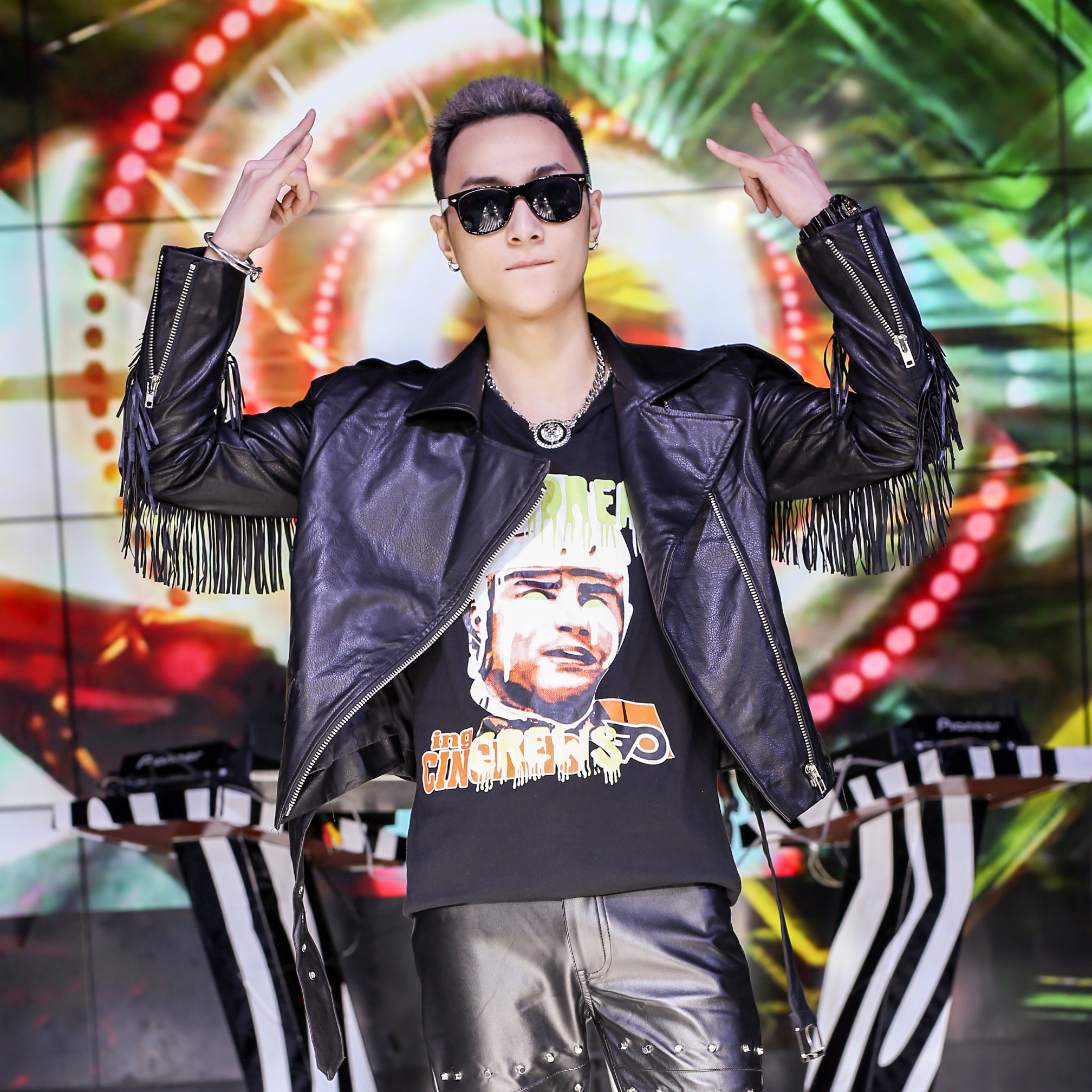 时尚摇滚夜店dj歌手ds舞台演出服朋克哈雷机车铆钉流苏皮衣夹克男