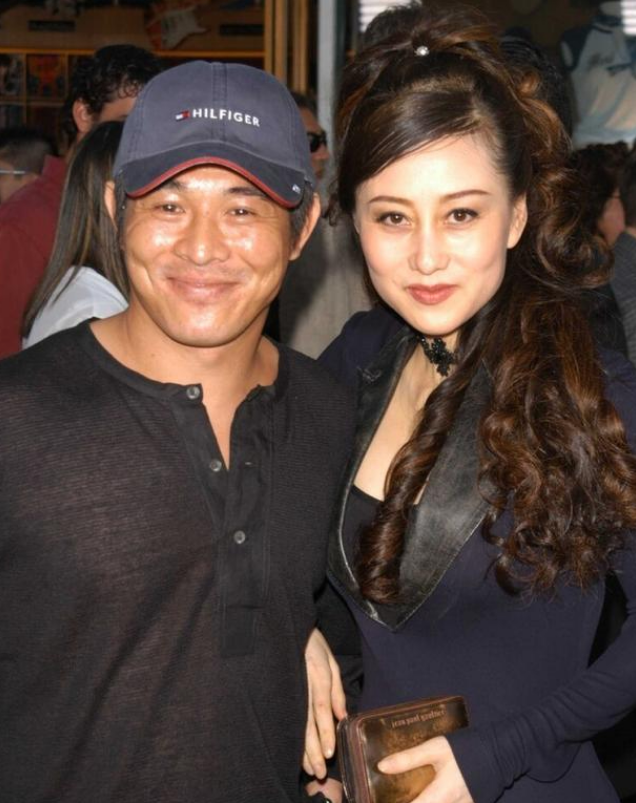 利智被李连杰宠爱34年外人看来是掉进蜜罐甜蜜背后皆是眼泪