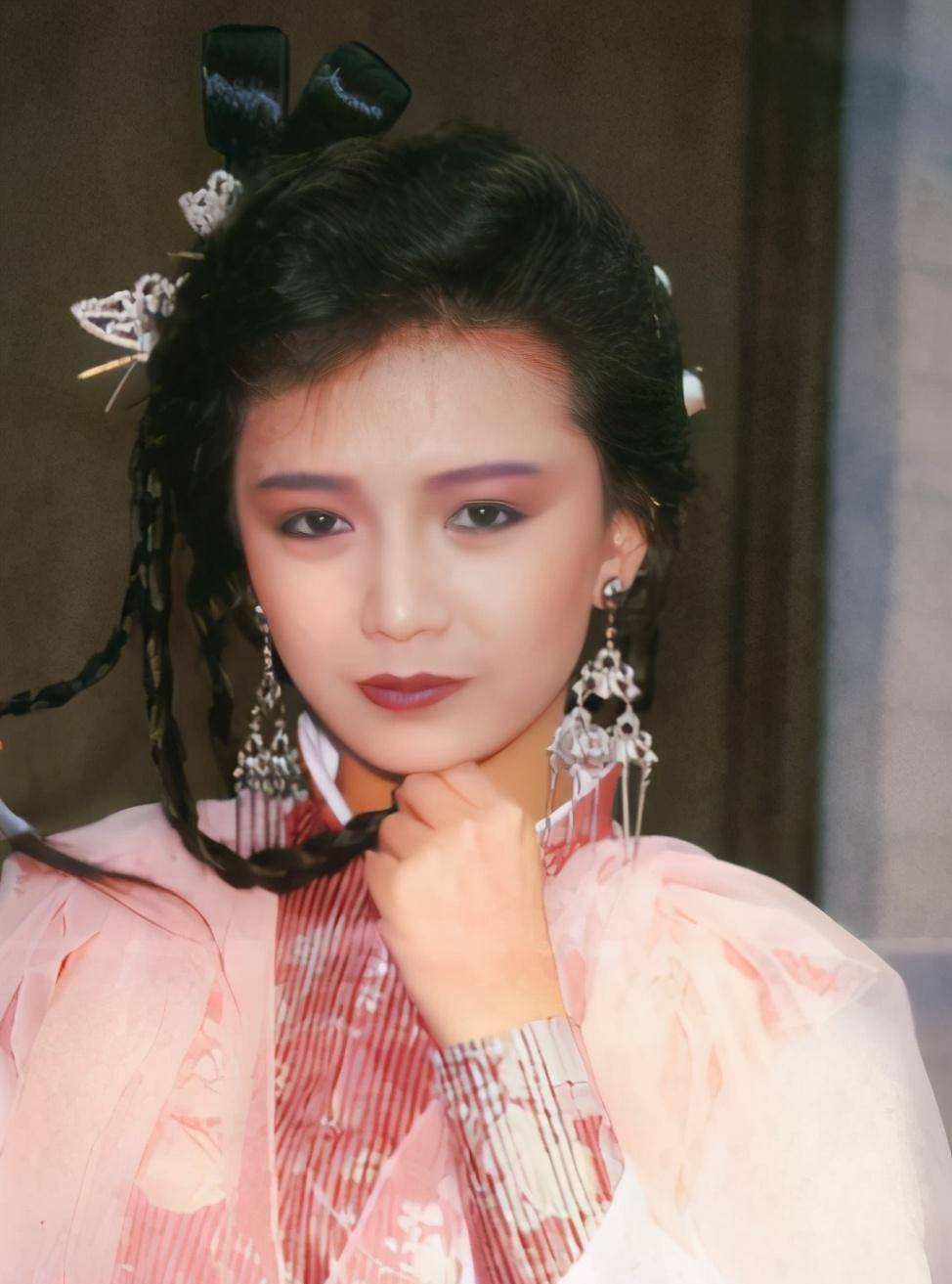 "任性"的曾华倩:曾是梁朝伟初恋,现被"请出"家门,独养孩子_香港_事业