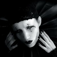 笑着哭小丑面具头像伤感的面具小丑笑着哭图片头像