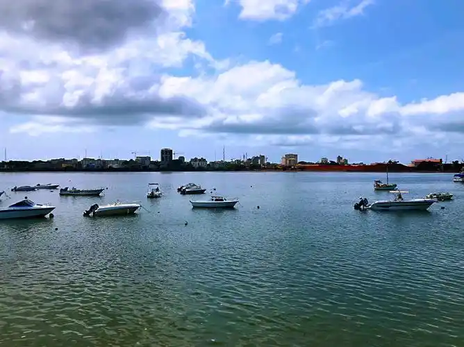 几内亚湾,海风吹过罗姆岛