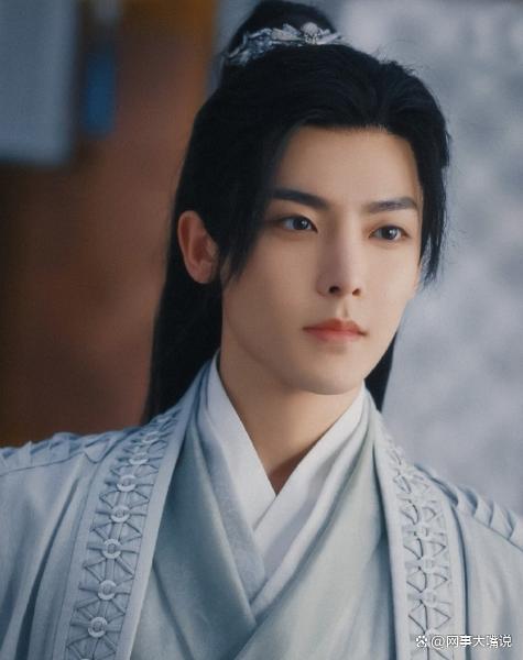 侯明昊的古装统治区:美少年vs妖气十足,你更爱哪一款?