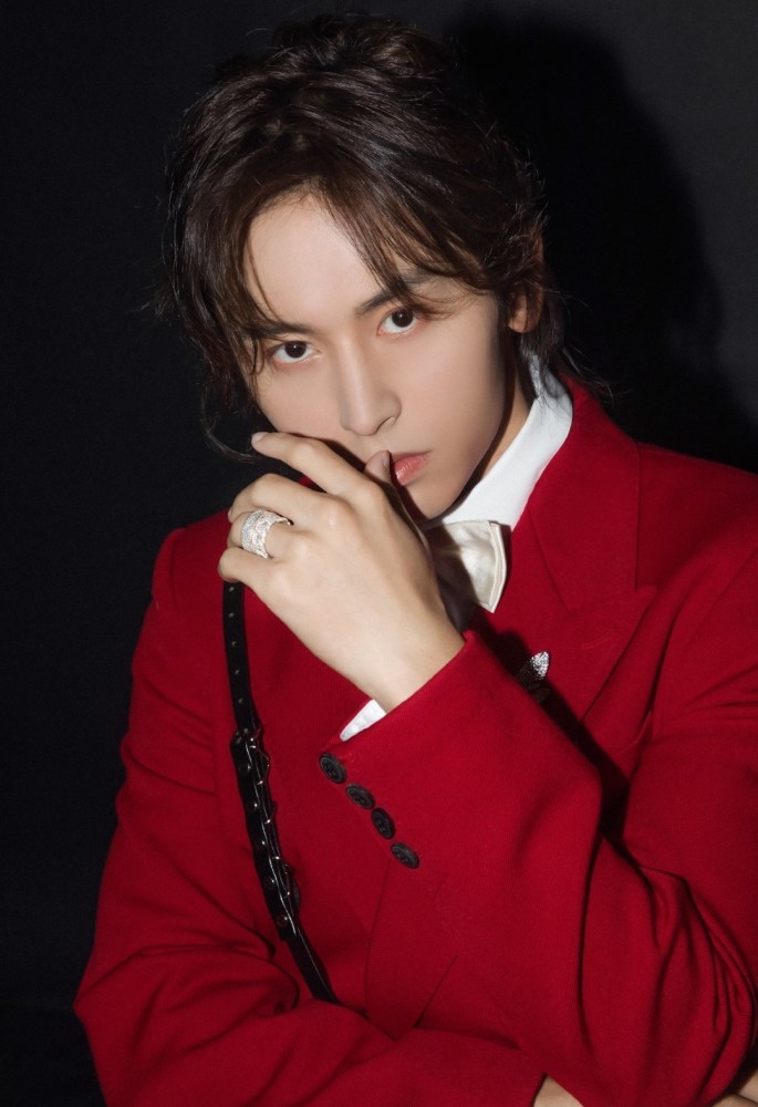 张哲瀚怎么这么美从张哲瀚的绝美眼神为什么能上热搜就能看出