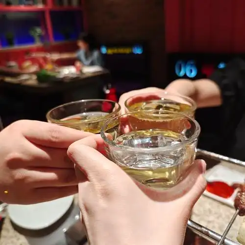 uus分享一下你们出去跟朋友喝酒干杯拍的照片好咩我需要治愈0707