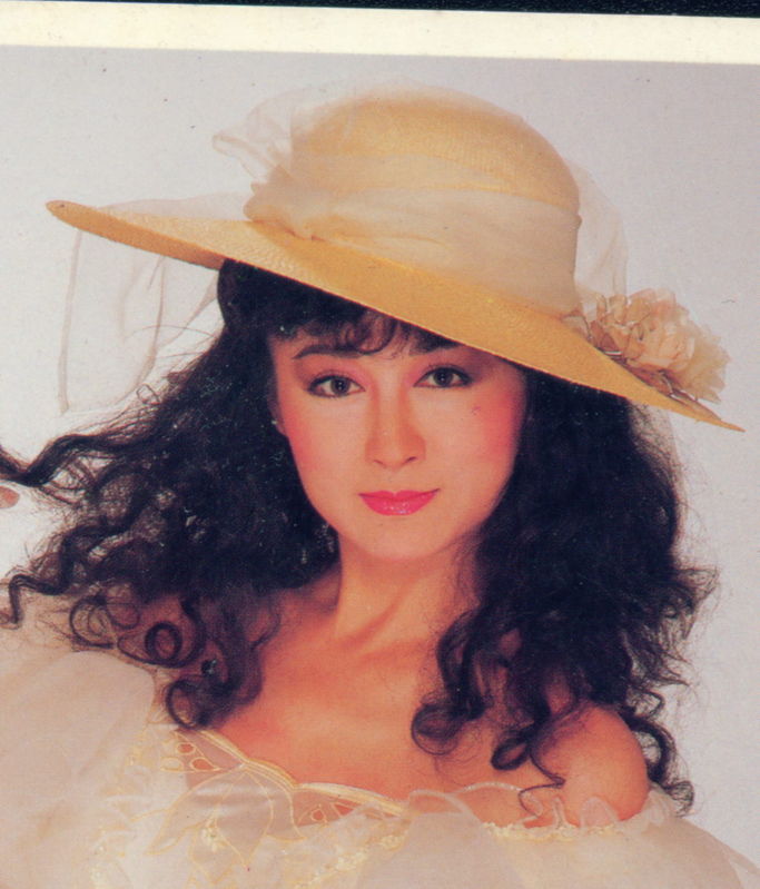 潘迎紫,著名演员,江苏苏州人.邵氏"新十二金钗"之一.