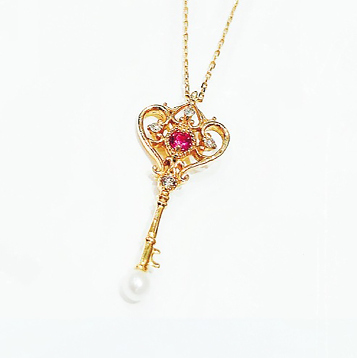 (《美少女战士》钥匙项链 图片来源为网络)(魔法棒玩具 图片来源于