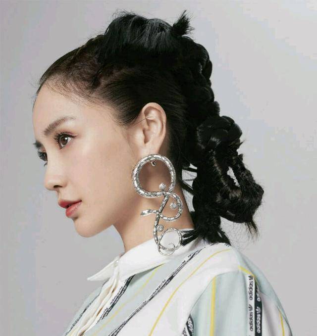如果说侧脸可以检测颜值,那么angelababy绝对是一个实力赢家,精致立体