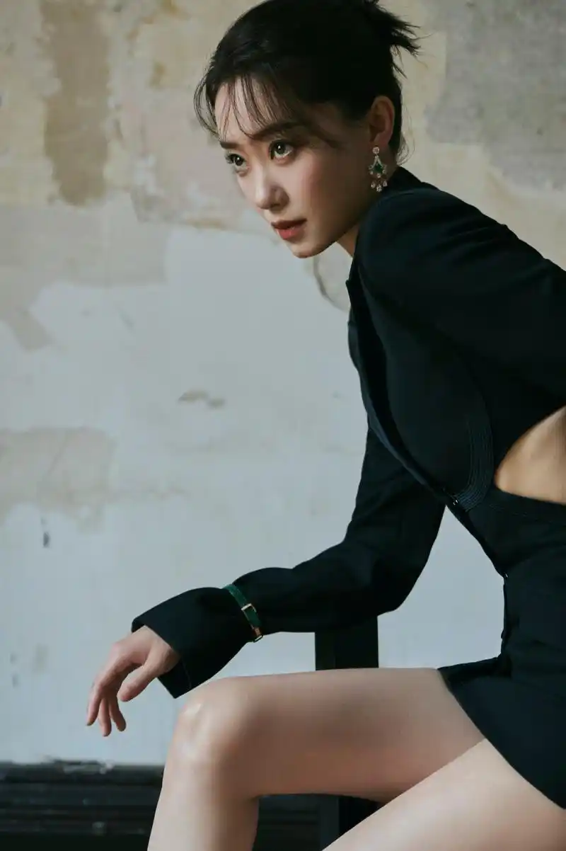 张小斐  高跟美腿[鲜花]