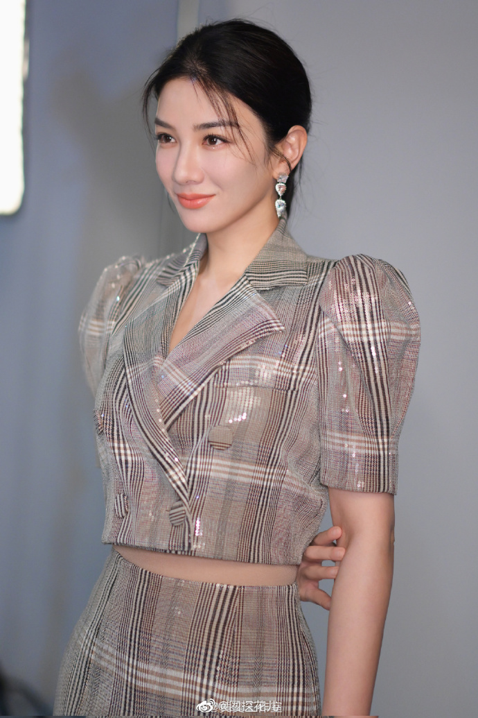 黄奕靠这张照片选上了上错花轿嫁对郎