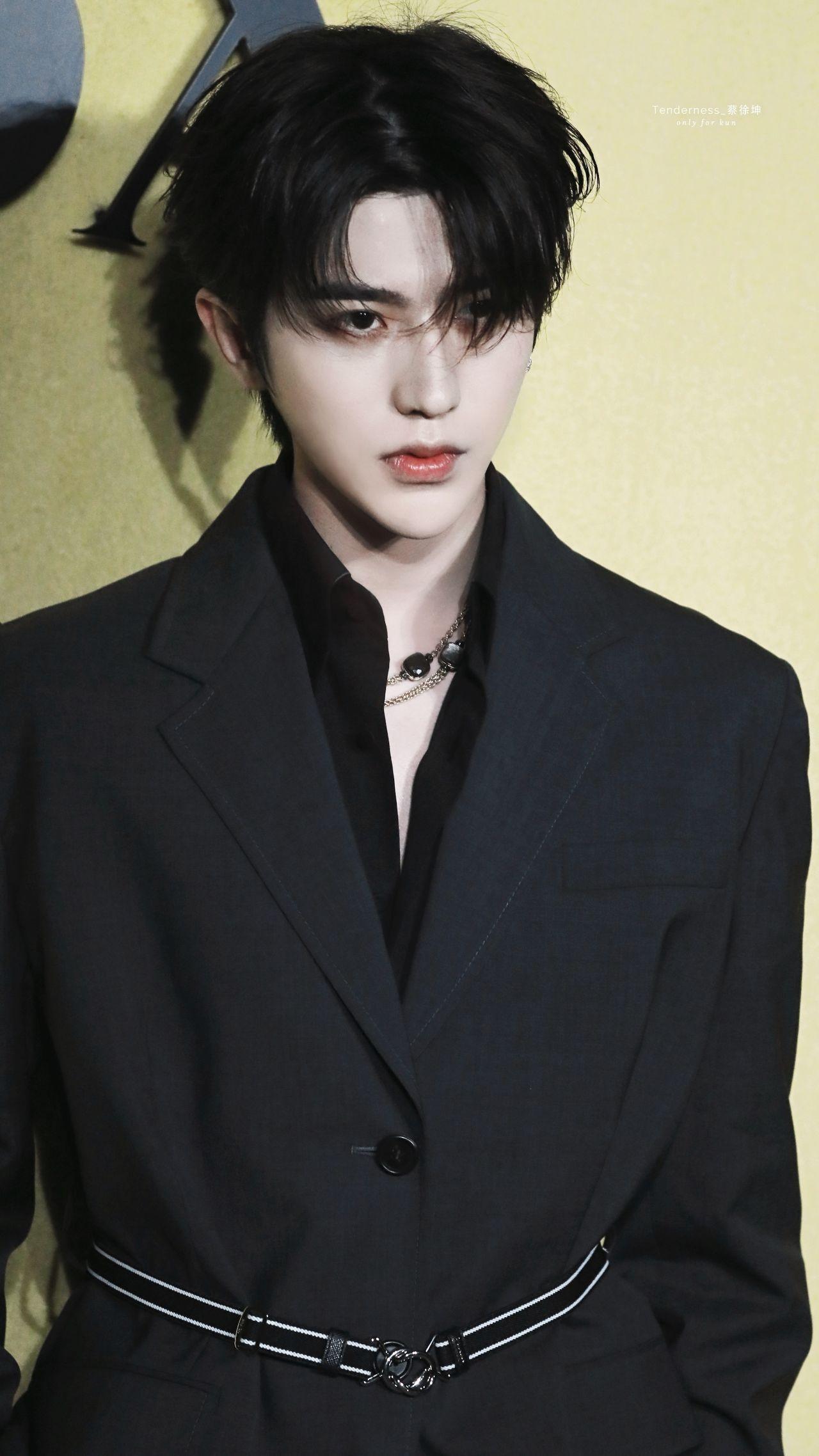 有蔡徐坤走秀的照片吗据说很帅