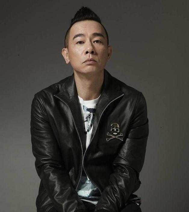 13岁挣钱养家,爆火时母亲离世,被卖掉的弟弟是永远的痛|陈小春|古惑仔