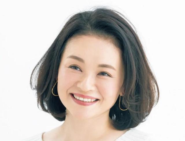 50-60岁的女人,最适合烫什么发型?这三类减龄短发了解一下_腾讯新闻