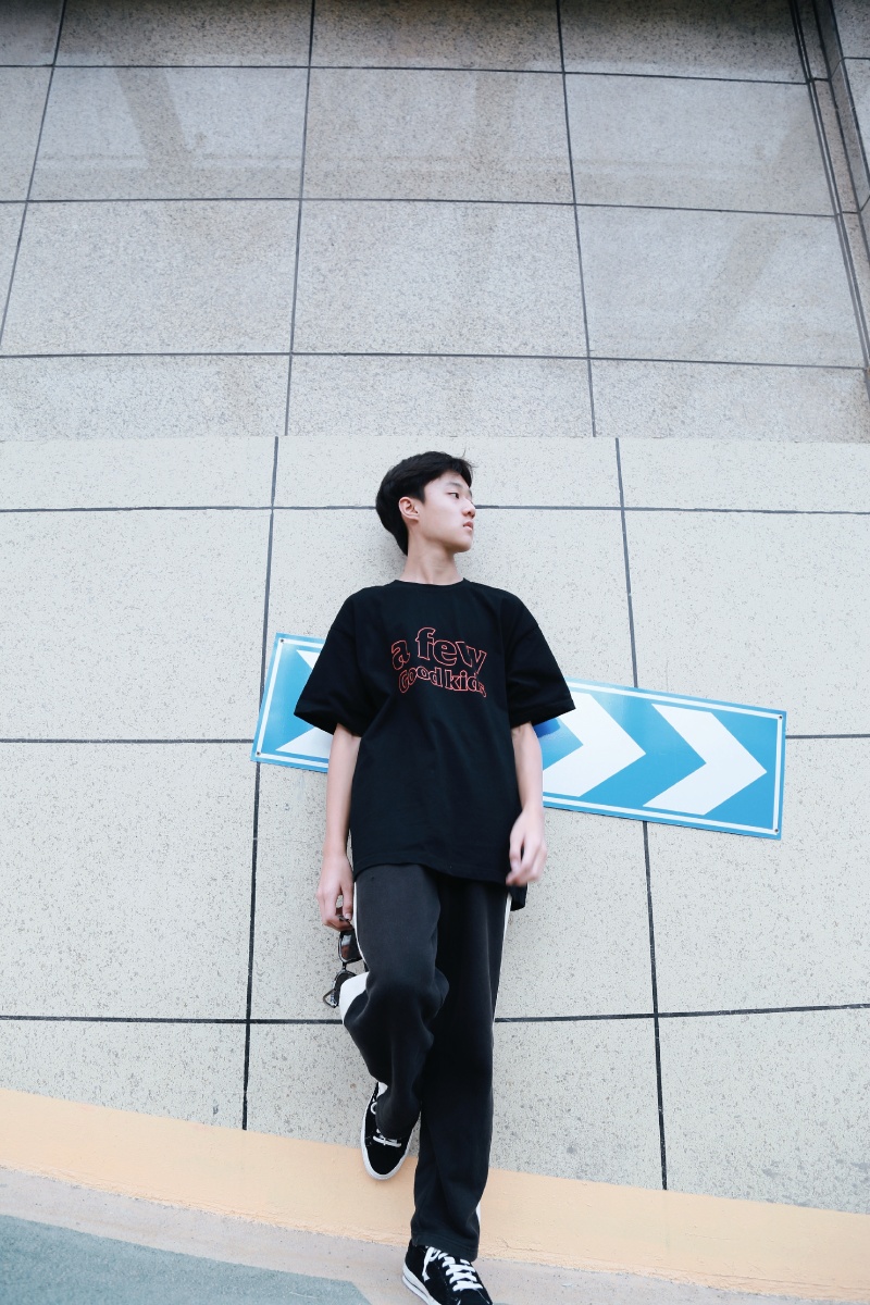 14岁男孩车库写真