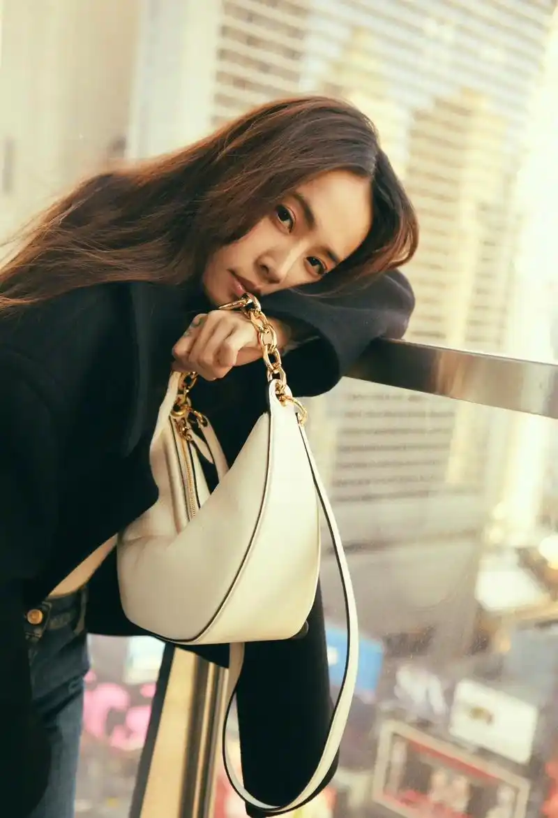 天后蔡依林身着valentino华伦天奴2024早春系列,演 - 抖音