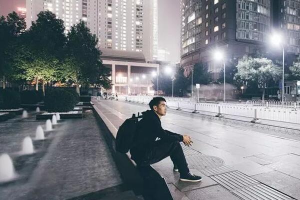 空巢青年是什么意思独自在大城市打拼的年轻人