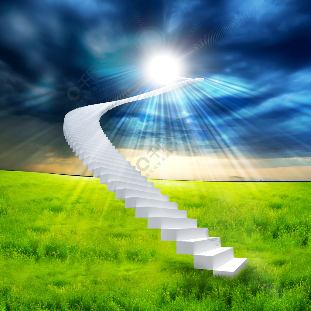 延伸到明亮的天空的白色梯子以绿草为背景通往天堂之路的象征
