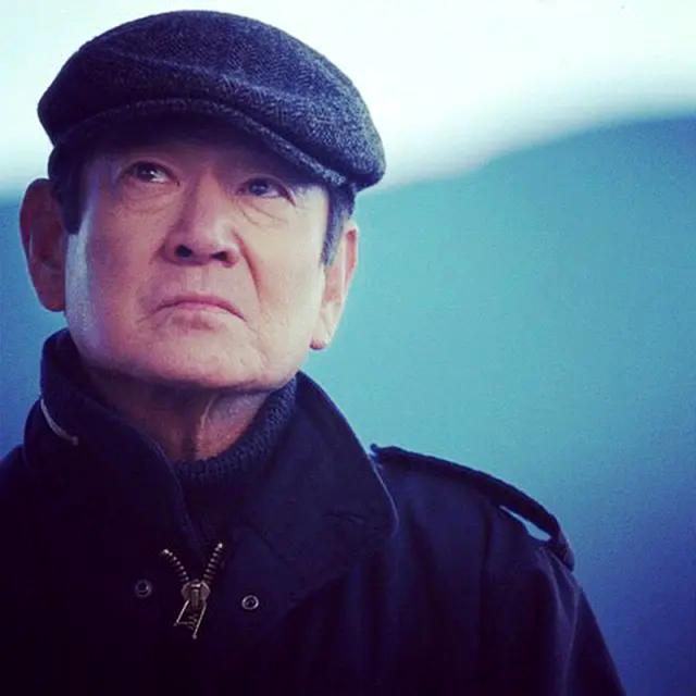 高仓健去世纪念日,银幕上冷峻,银幕下谦和,40岁离婚没有再娶