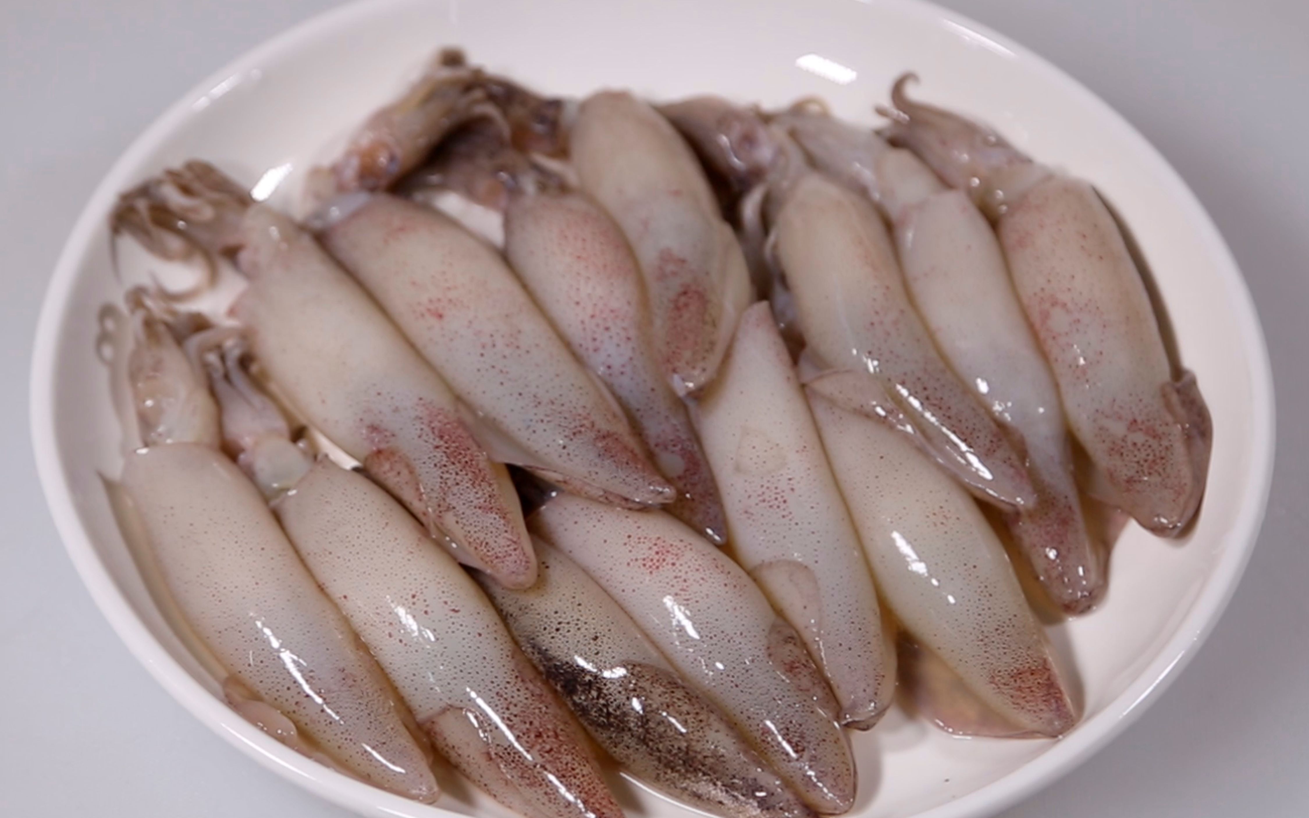 白煮鱿鱼仔用简单做法做出原味小鱿鱼出锅那一刻才知道它的肥