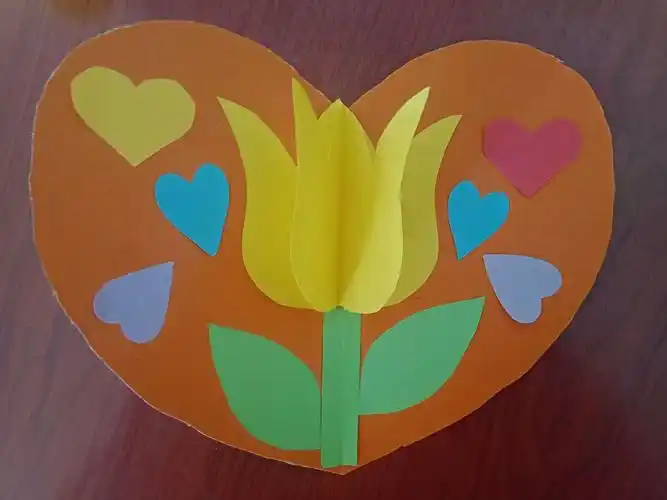 益智幼儿园大三班十一周手工制作《送给母亲的爱心贺卡》