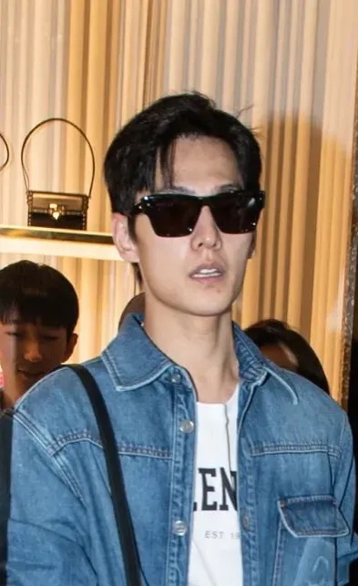 杨洋外网素颜生图,杨洋是大小脸吗?