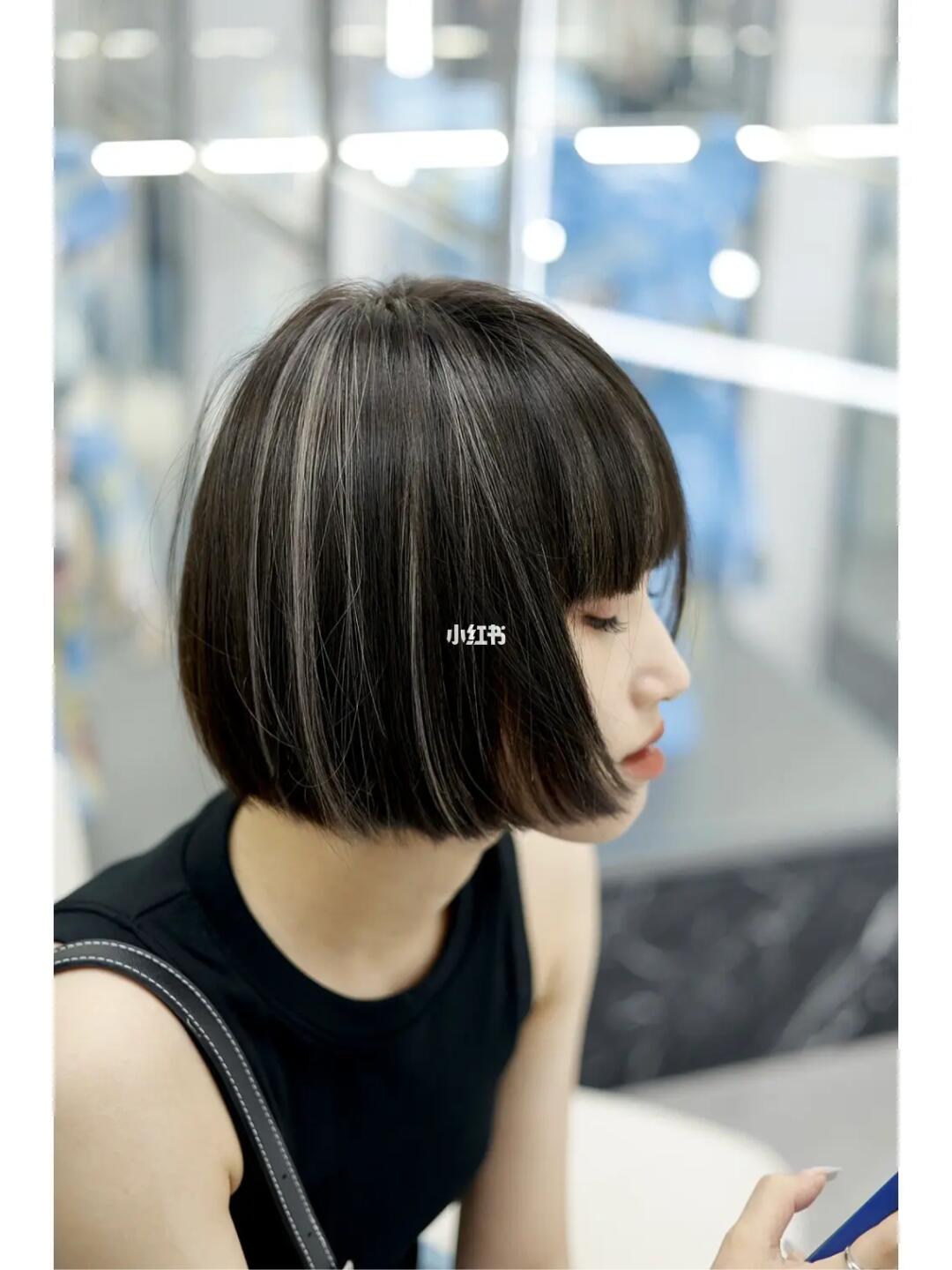 适合一刀切短发女生的千禧挑染发色049969♀15