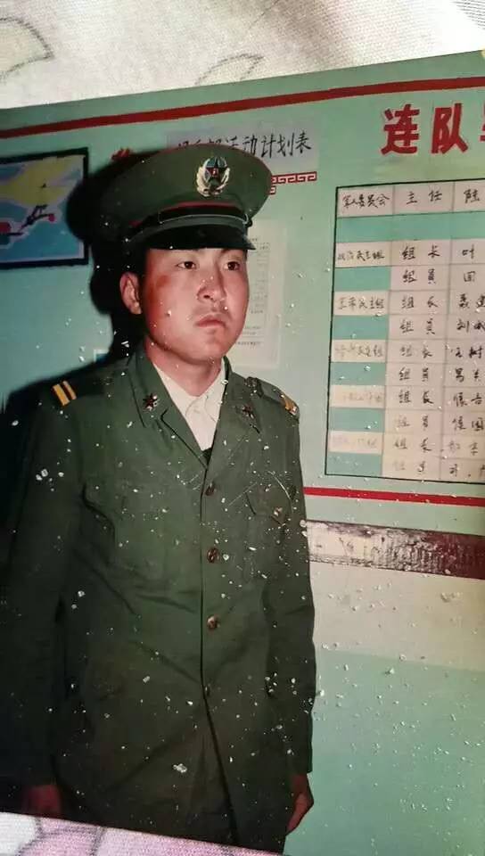 军装记录着1992年站岗值班的战士1992年部队的节假日1992年两个外线班