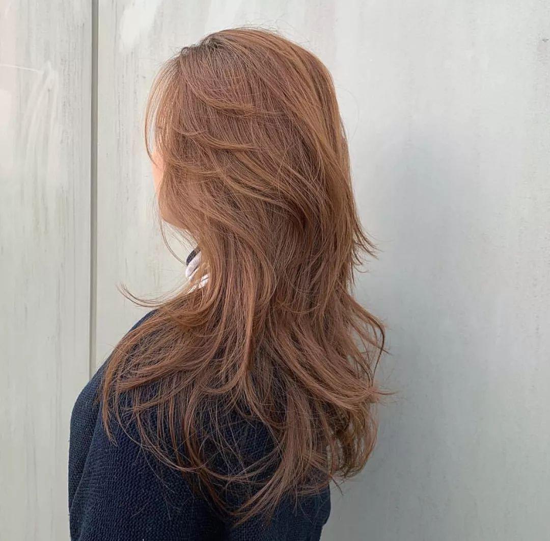 时髦人都剪"有层次感的中长发"_发型