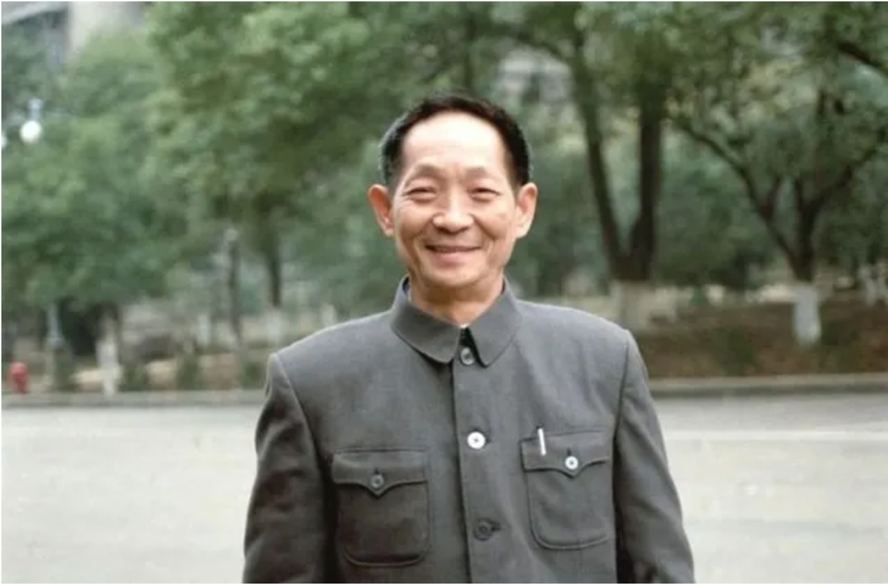 一张课桌两院士袁隆平中学同桌也是院士