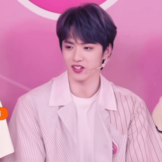 刘耀文口红色号##刘耀文的嘴唇好粉