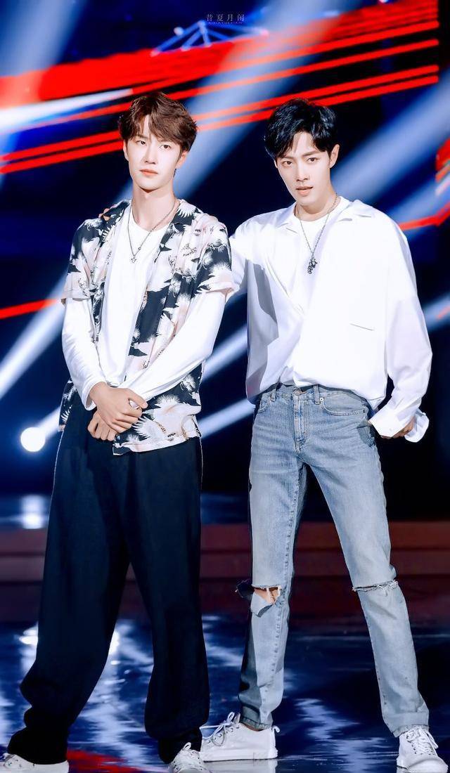 肖战王一博的这些合影,连他们本人都没见过!_合作_照片_气质