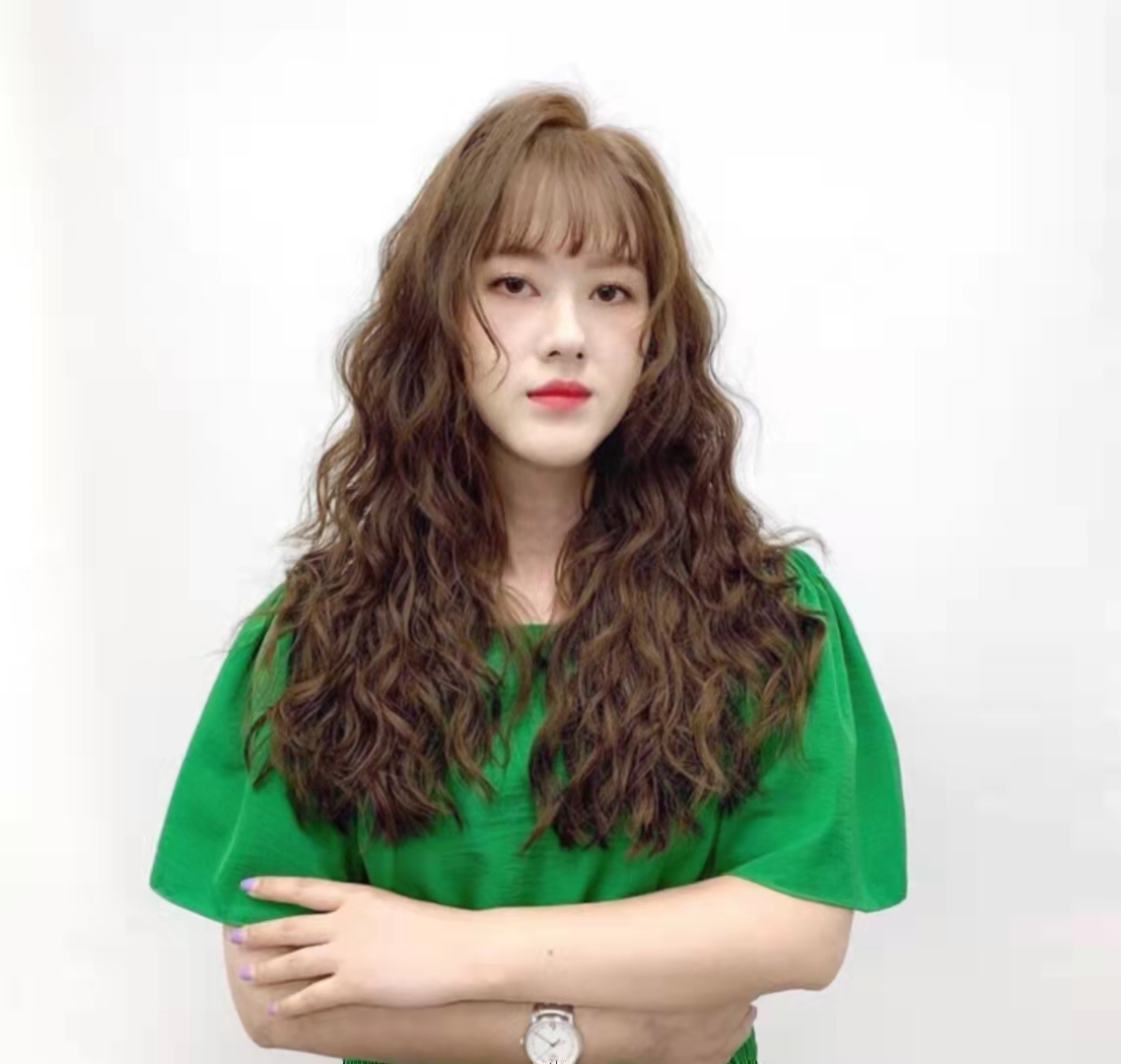 长发烫发还是这种发型最实用