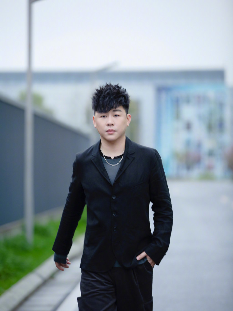 一半是少年,一半更全能,胡彦斌把不可能变为可能_腾讯新闻