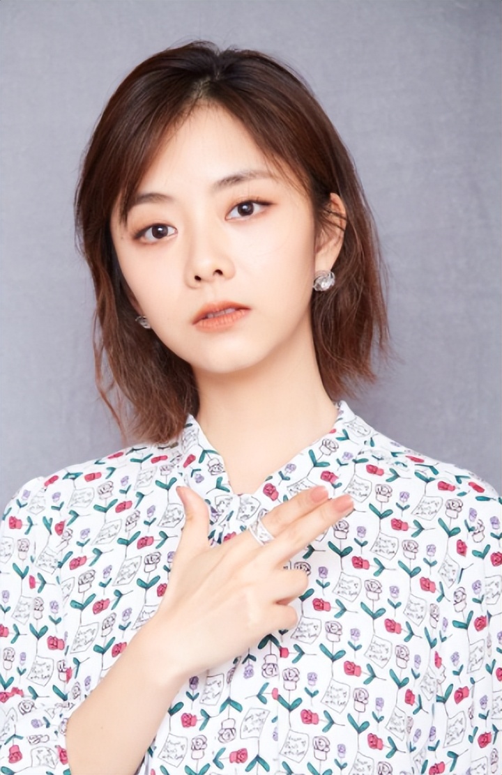 "国民初恋"谭松韵个人资料简介(出道15年无绯闻,却在事业上升期突发