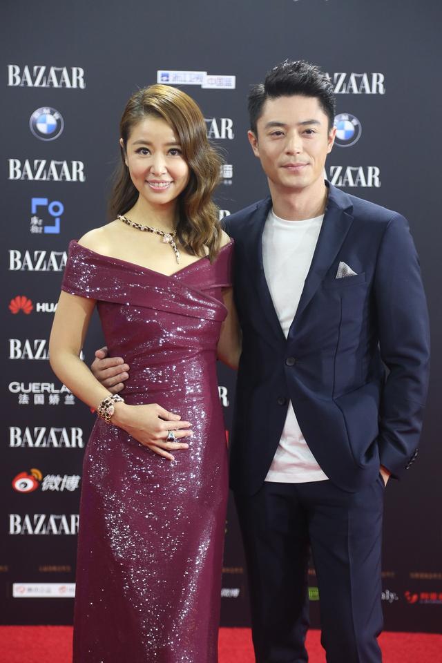 霍建华和老婆林心如一起幸福肥圆润肚腩肥足一圈