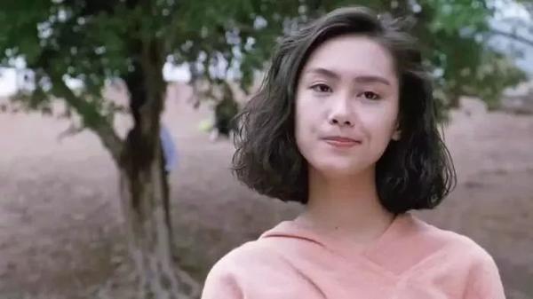 蓬松卷发             在当时也很火,十有八九个女明星都留过这种发型