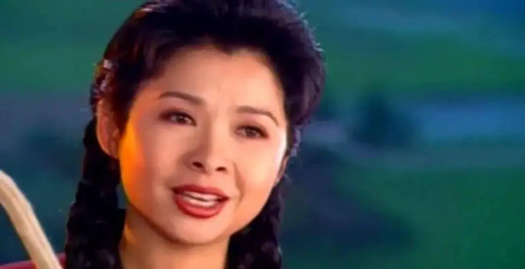 原创董文华初恋为娶她苦等4年13次上舞台靠丈夫和儿子走出低谷