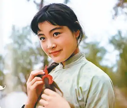 1979年经典老电影《小花》剧照及主演著名影星陈冲的照片