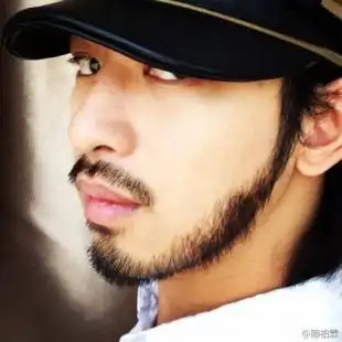 陈柏霖蓄络腮胡沧桑有型 笑称"真是胡来"(图)