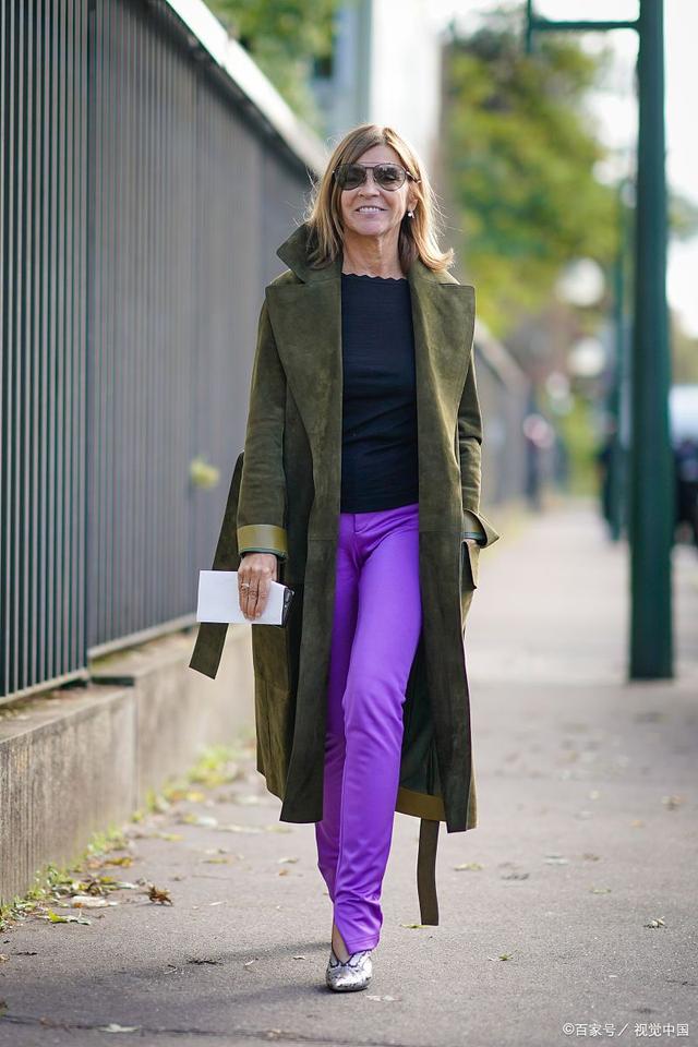 当谈到紫色裤子搭配什么颜色上衣时,这个问题的答案实际上取决于你