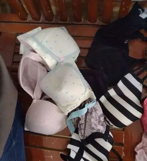 北京一市民家阳台晾晒内衣内裤屡屡被偷走,被吓得人心惶惶却找不到"