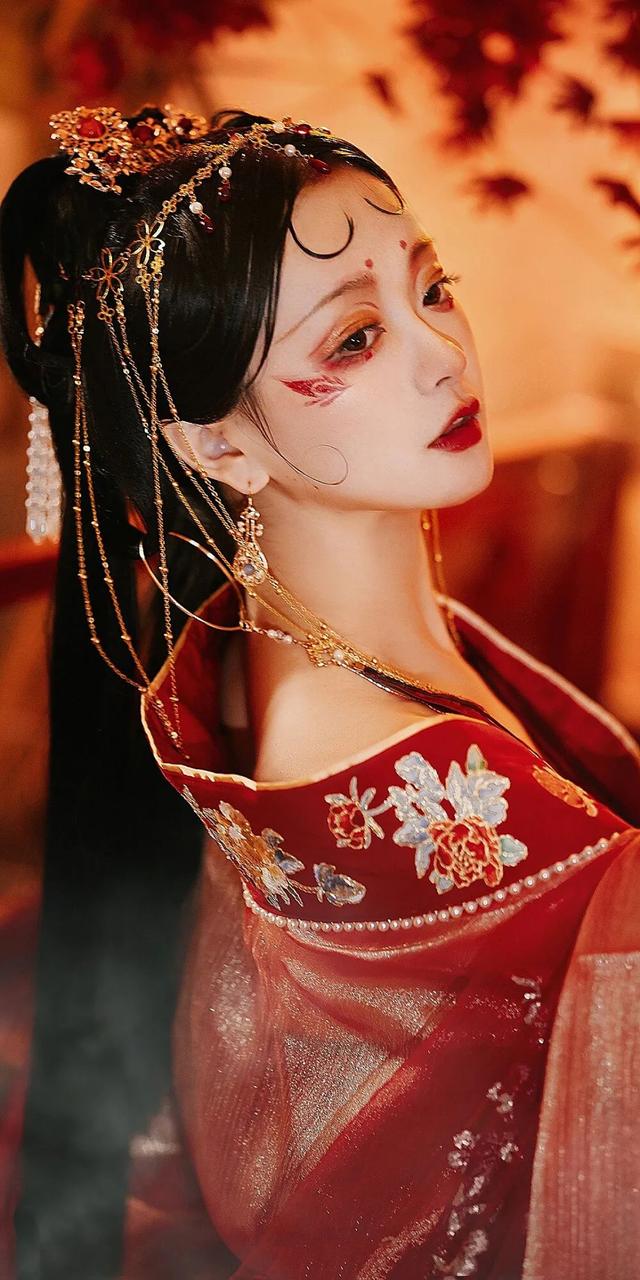 每一首古风歌|千囍与手抄卷:十里红妆迎来的新娘,当绝世无双