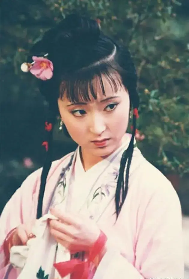 与陈晓旭离婚后,娶了圈外妻子,低调拍戏38年无绯闻_林黛玉_红楼梦